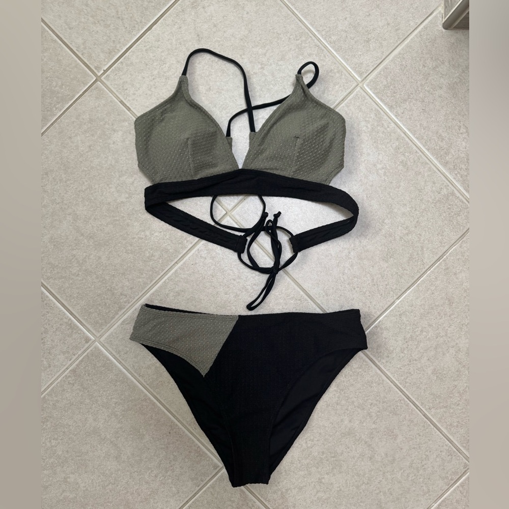 Cupshe bikini - size medium